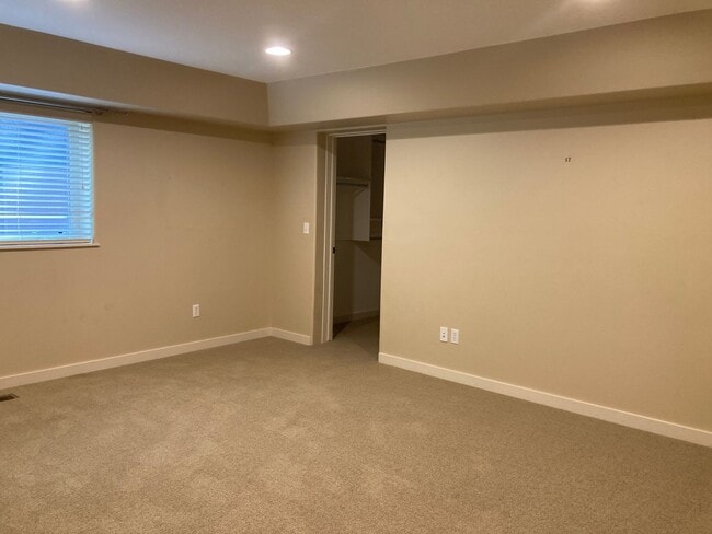 Building Photo - Custom home in the sought-after Edgemont H...
