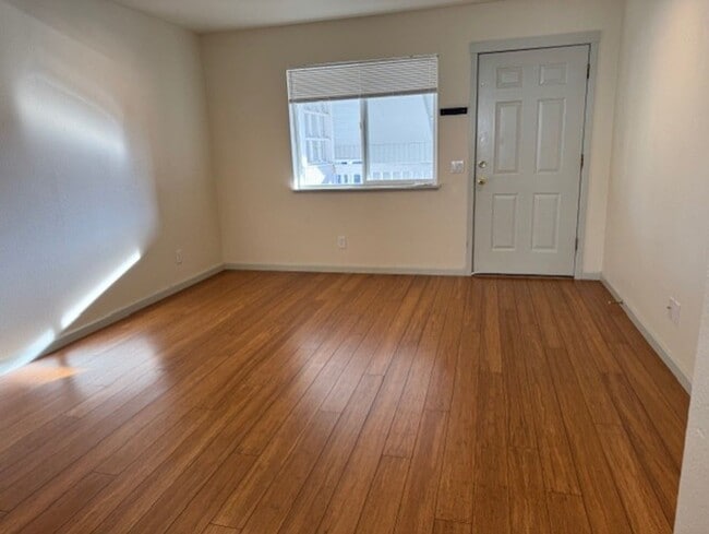 Building Photo - Condo NW Bend