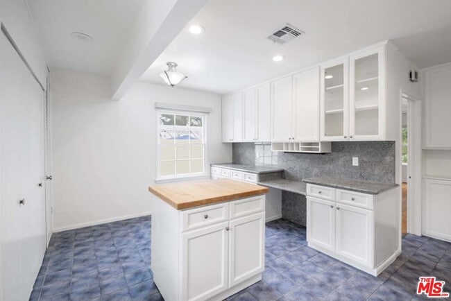 Building Photo - 4753 Saloma Ave