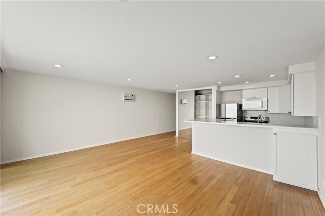 Building Photo - 721 Esplanade