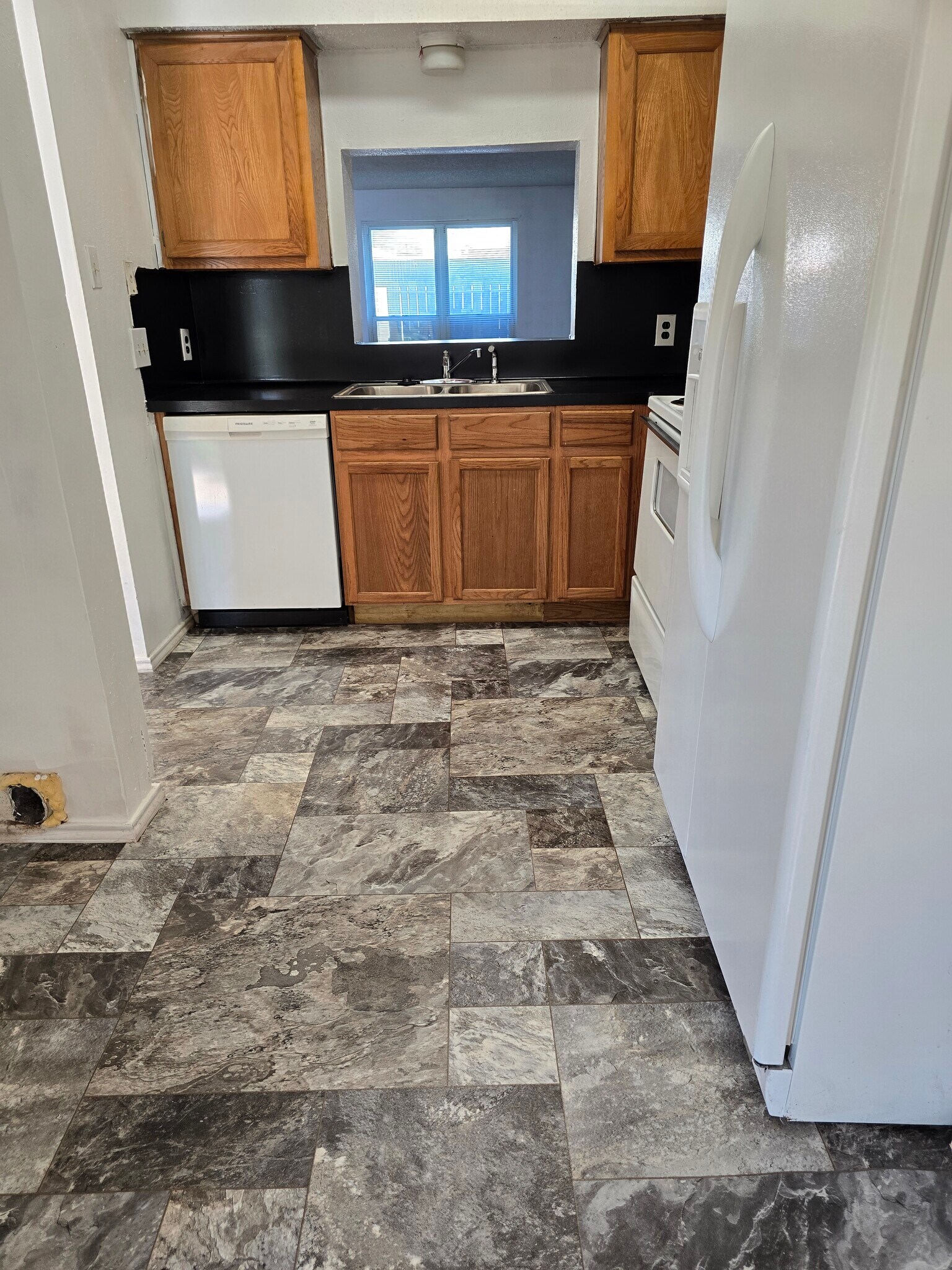 Kitchen - 2107 Greenbriar Colony Dr