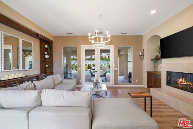 Building Photo - 4 Cartier Ct