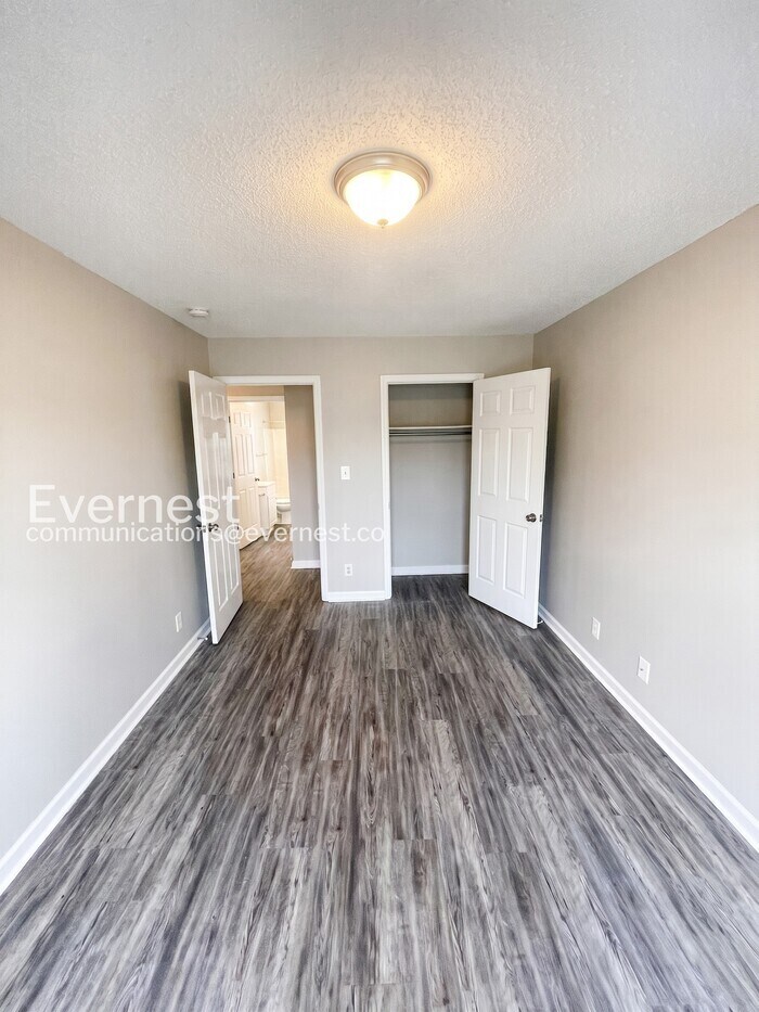 Building Photo - 320 Donna Dr