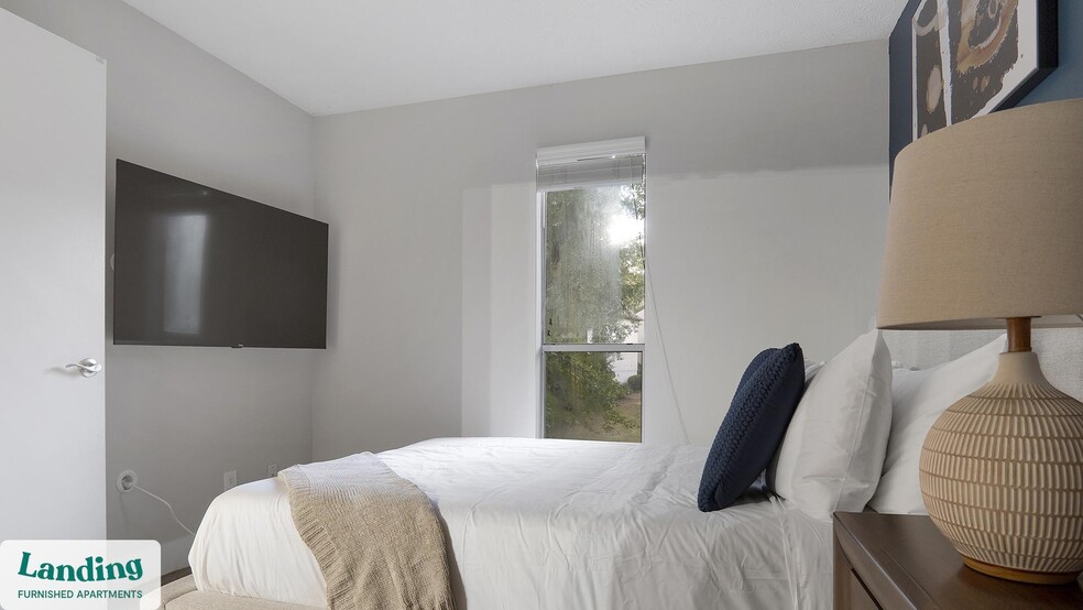 Building Photo - 2000 E Lake Pkwy