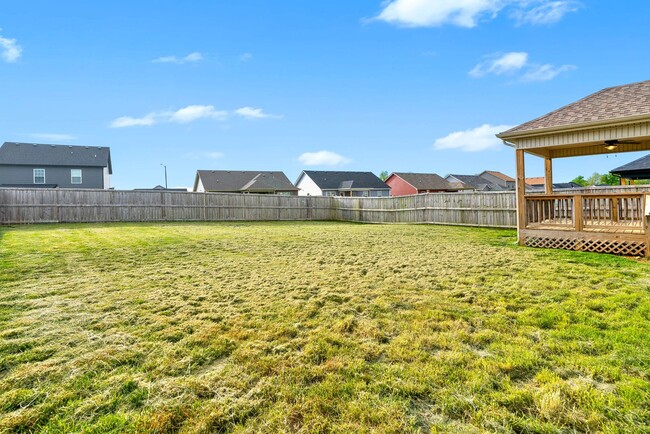Building Photo - Pet Friendly Three Bedroom!