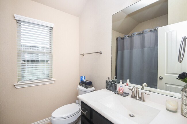 Building Photo - 20415 Kittredge Dr