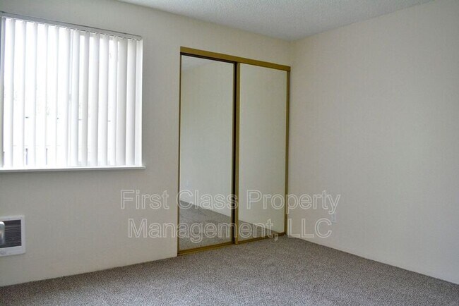 Building Photo - 3648 SW Beaverton Hillsdale Hwy