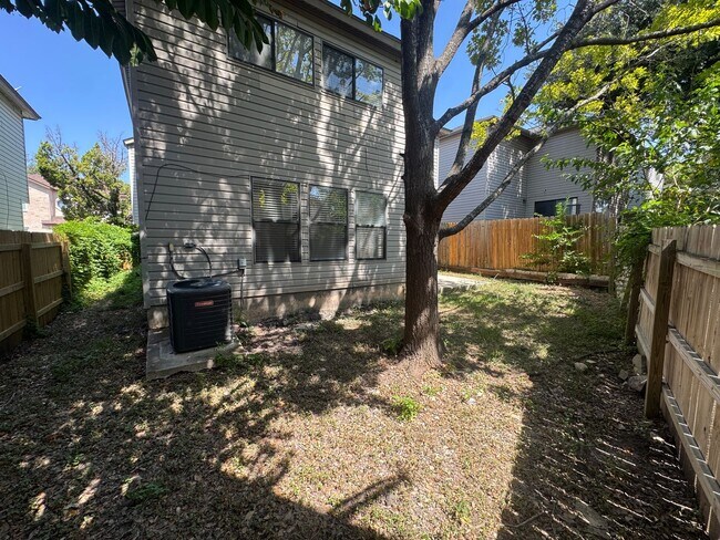 Building Photo - 8928 Kenton Briar