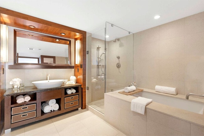 Building Photo - 6801 Collins Ave