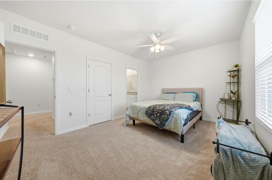 Building Photo - 986 Lido Dr