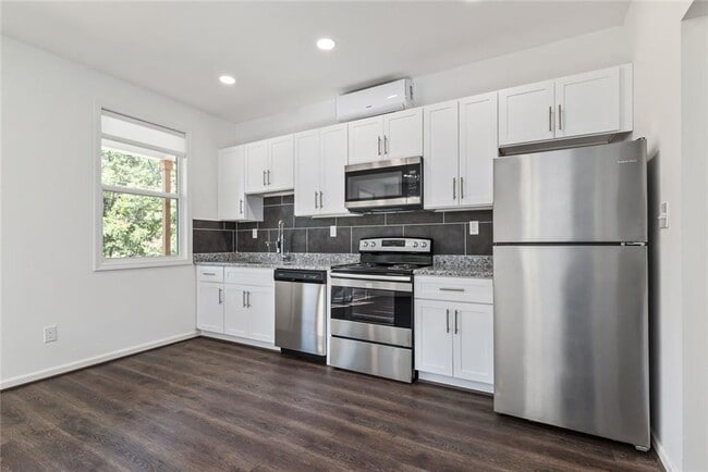 Building Photo - 1060 Grant Way SE