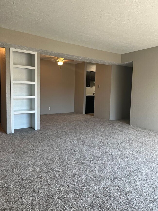 Building Photo - Spacious Apartments Located in the Heart o...
