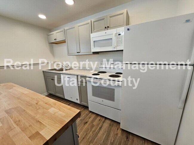 Building Photo - 81 S 220 W St