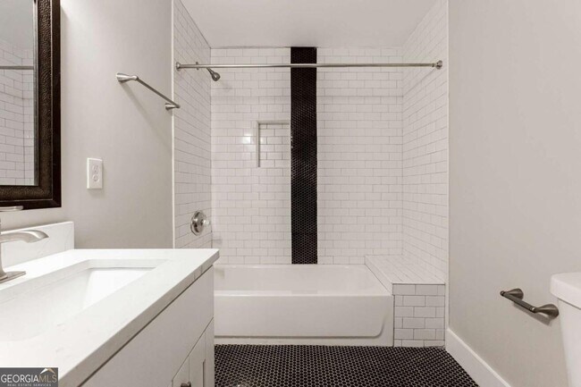 Building Photo - 870 Gaston St SW