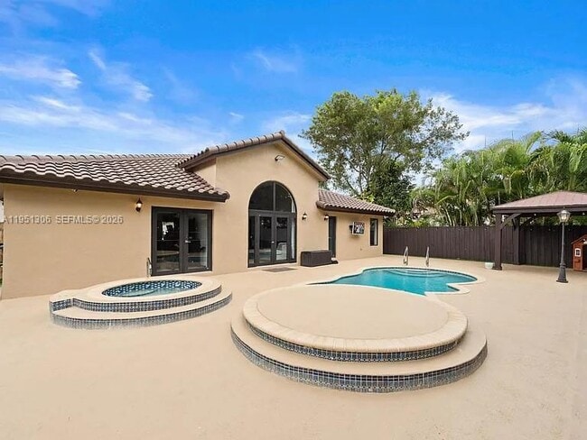 Building Photo - 14801 SW 154th Ct