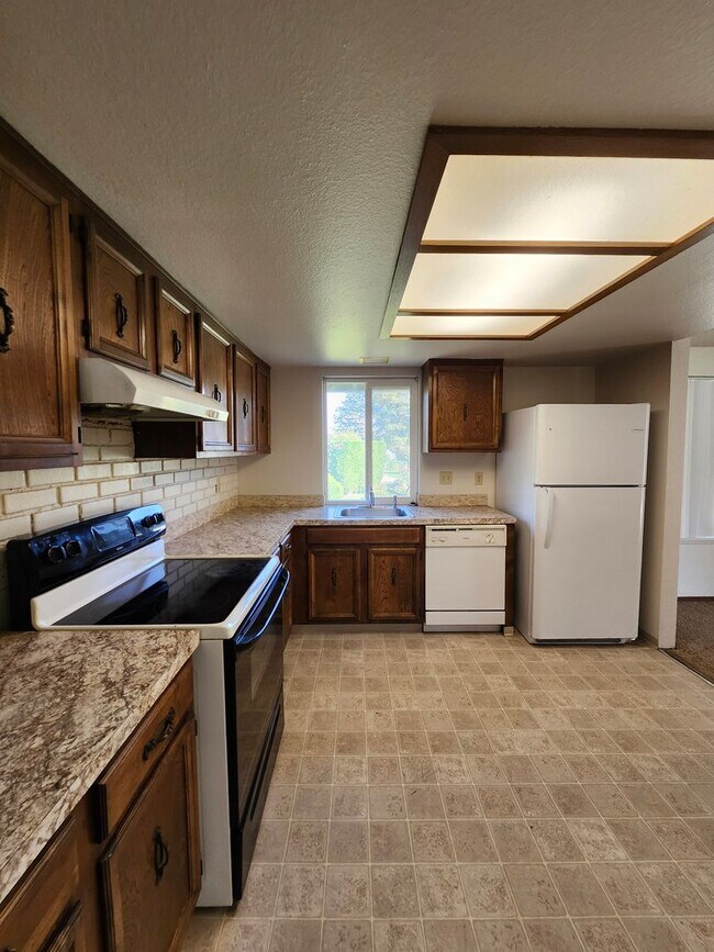 Building Photo - 1709 S Rainier Pl