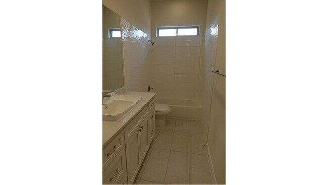 Building Photo - 1702 Seth Way