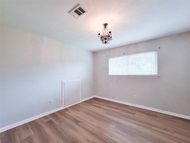 Building Photo - 13406 Glen Erica Dr