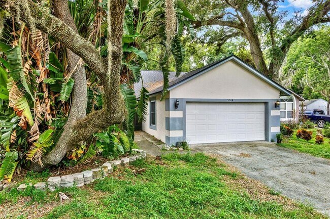 Primary Photo - 5340 Old Oak Tree Dr
