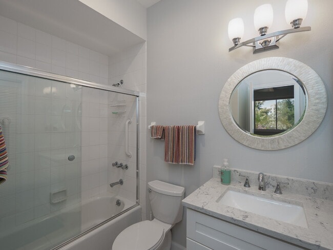 Building Photo - Luxury Furnished Longboat Key Retreat with Private Beach Club Access & Golf Course Views Remodele...