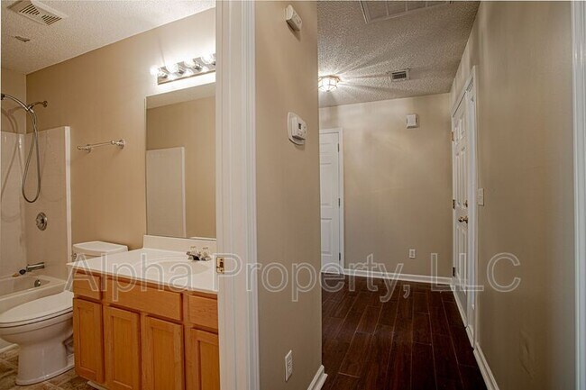 Building Photo - 305 Riello Dr