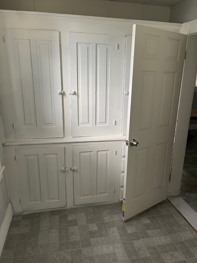 Building Photo - 916 3rd St SW