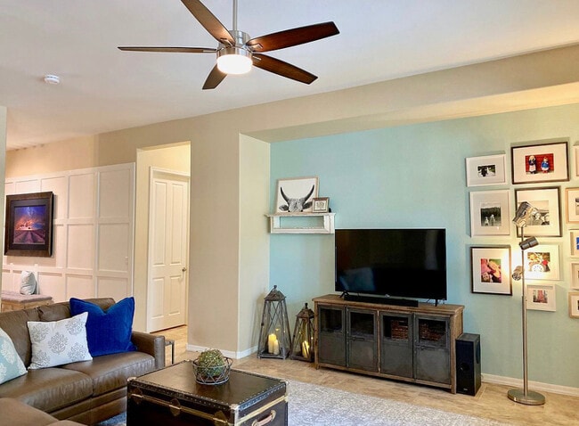 Building Photo - 20892 W Eastview Way