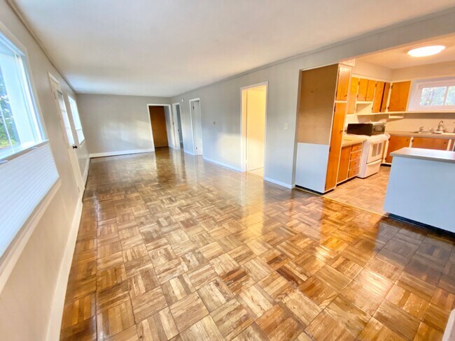 Building Photo - 125 Station Rd