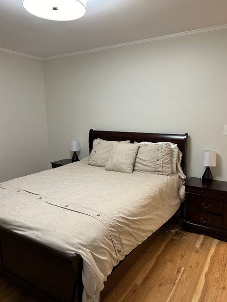 Building Photo - 1734 W Abingdon Dr