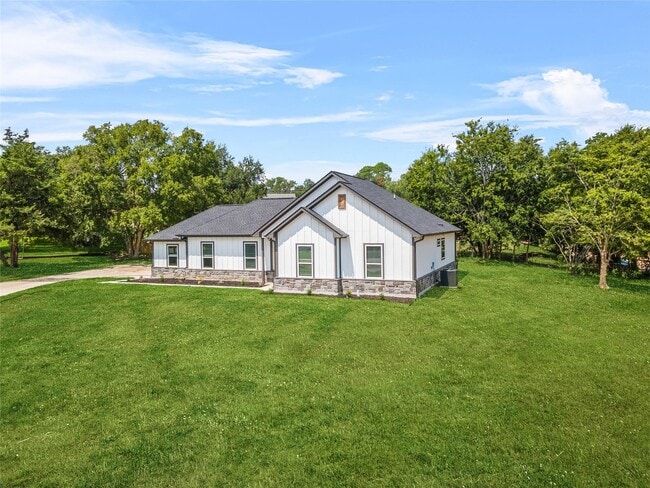 Building Photo - 2315 Progress Dr