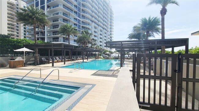 Building Photo - 3100 N Ocean Dr