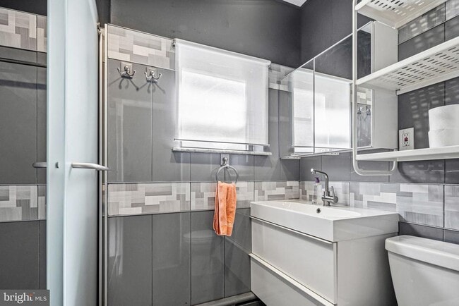 Building Photo - 1320 Mifflin St