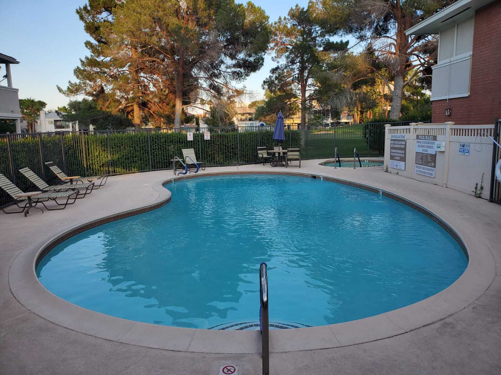 Building Photo - 746 Oakmont Ave