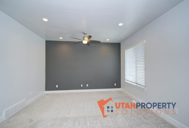 Building Photo - 1734 W Newcastle Ln