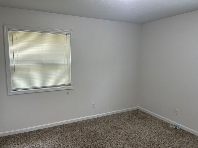 Building Photo - Modern 2-Bed, 1-Bath Oasis with Central Air and Gourmet Kitchen