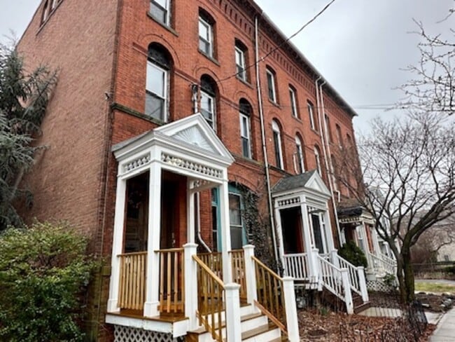 Building Photo - 74 Pearl St