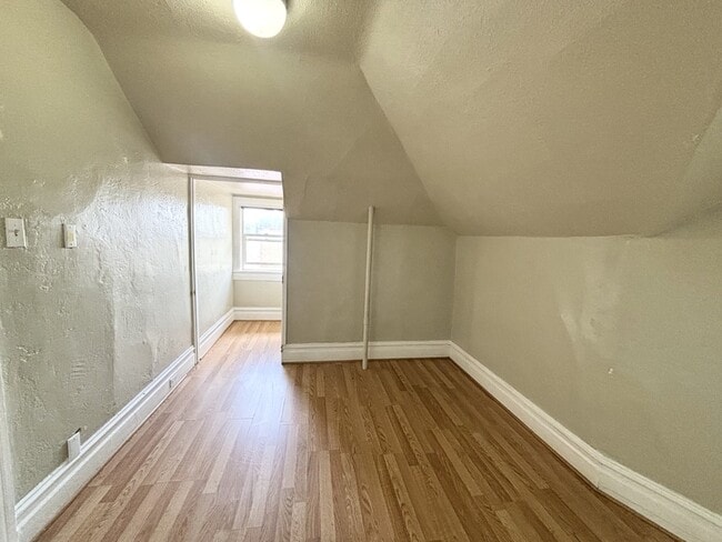 Building Photo - 512-514 E 500 S