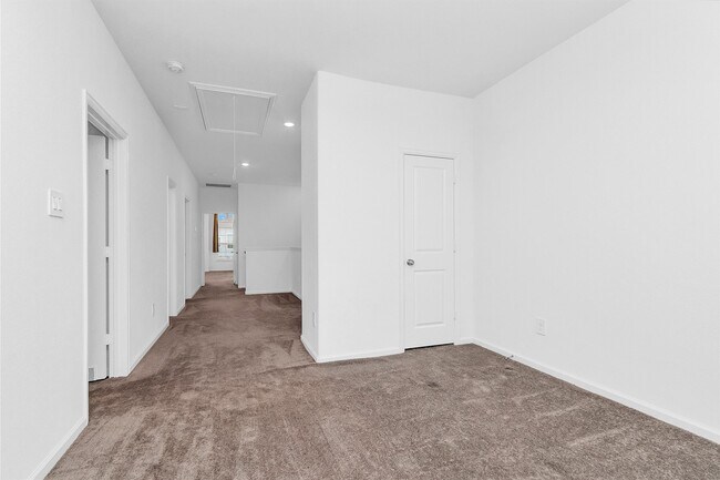 Building Photo - 677 Royal Arch Dr