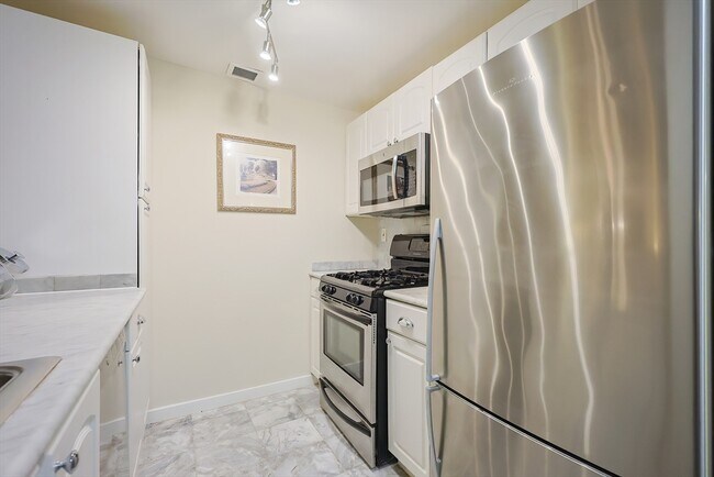 Building Photo - 15 N Beacon St
