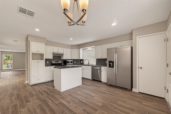 Building Photo - 15915 Dunmoor Dr