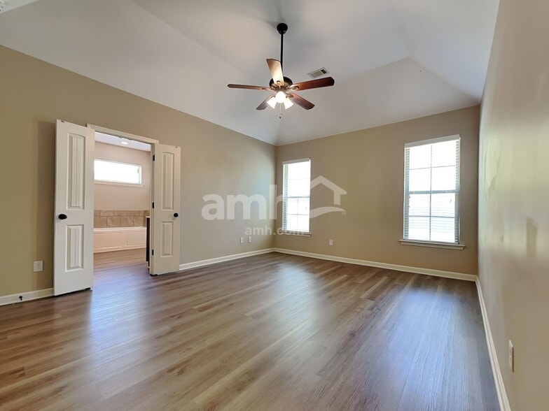 Building Photo - 4616 Wedge Hill Dr
