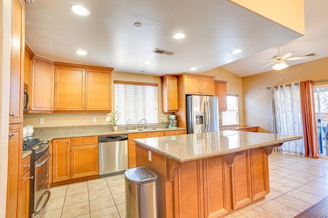 Building Photo - Beautiful Single Story House - most desire...