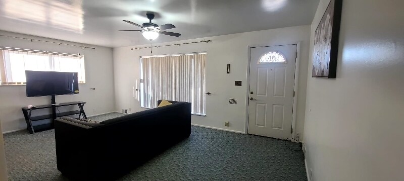 Building Photo - 557 Laker Wy
