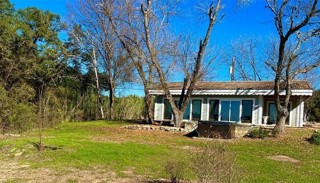 Building Photo - 17313 W Beach Rd