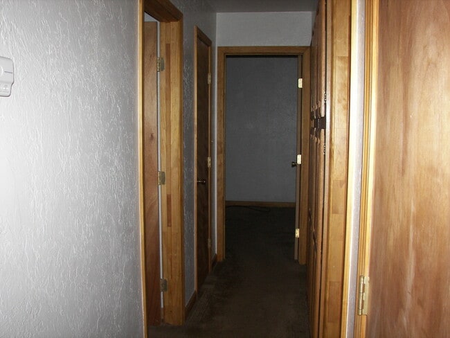 Building Photo - Adorable! You'll Love All the Oak!