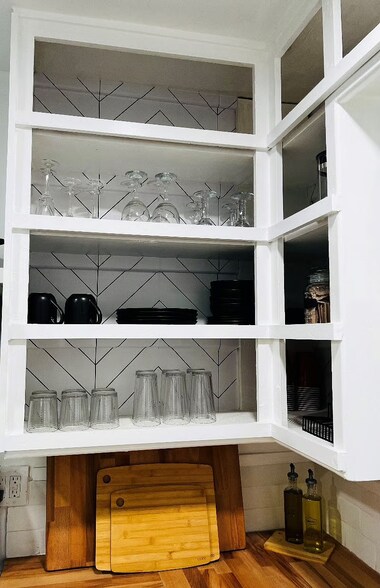 Kitchen - 1529 1/2 Carmona Ave
