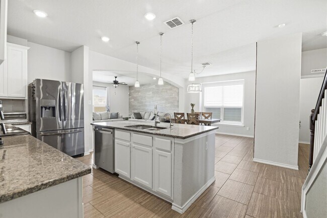 Building Photo - 4 Bedroom Home for Rent in San Antonio with Solar Panels – Cinco Lakes Move-In Ready!