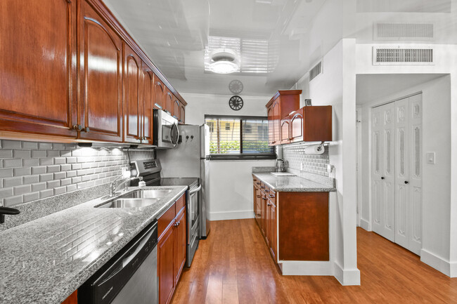 Building Photo - 3605 S Ocean Blvd