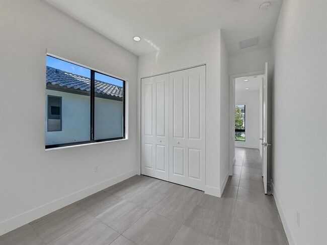 Building Photo - 5736 SW 104th Terrace