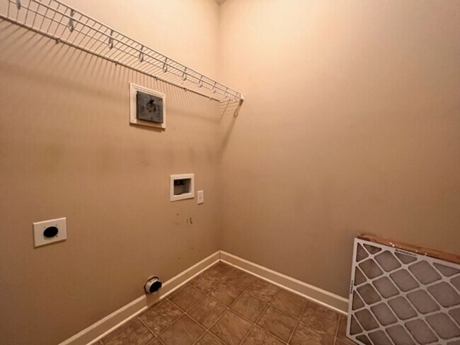 Building Photo - Welcome to The Enclave at Oak Crest!